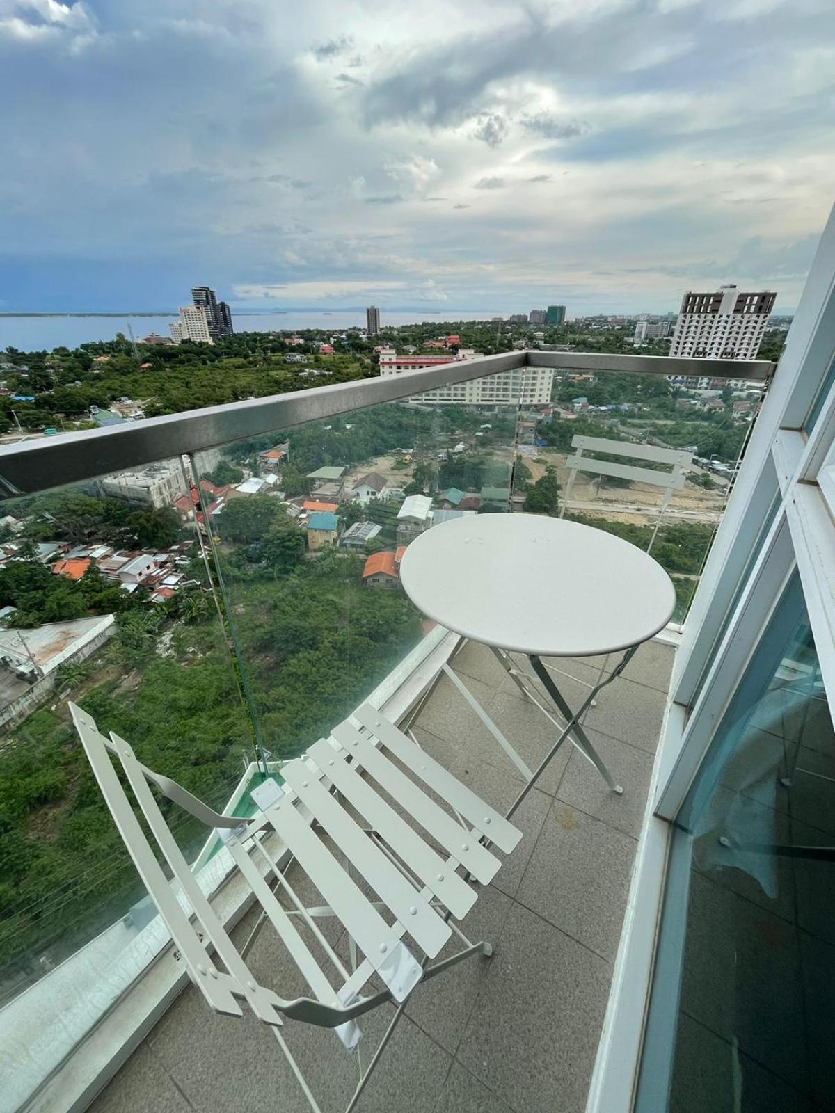 Mactan Newtown 8 Boulevard Deluxe Punta Engaño Esterno foto
