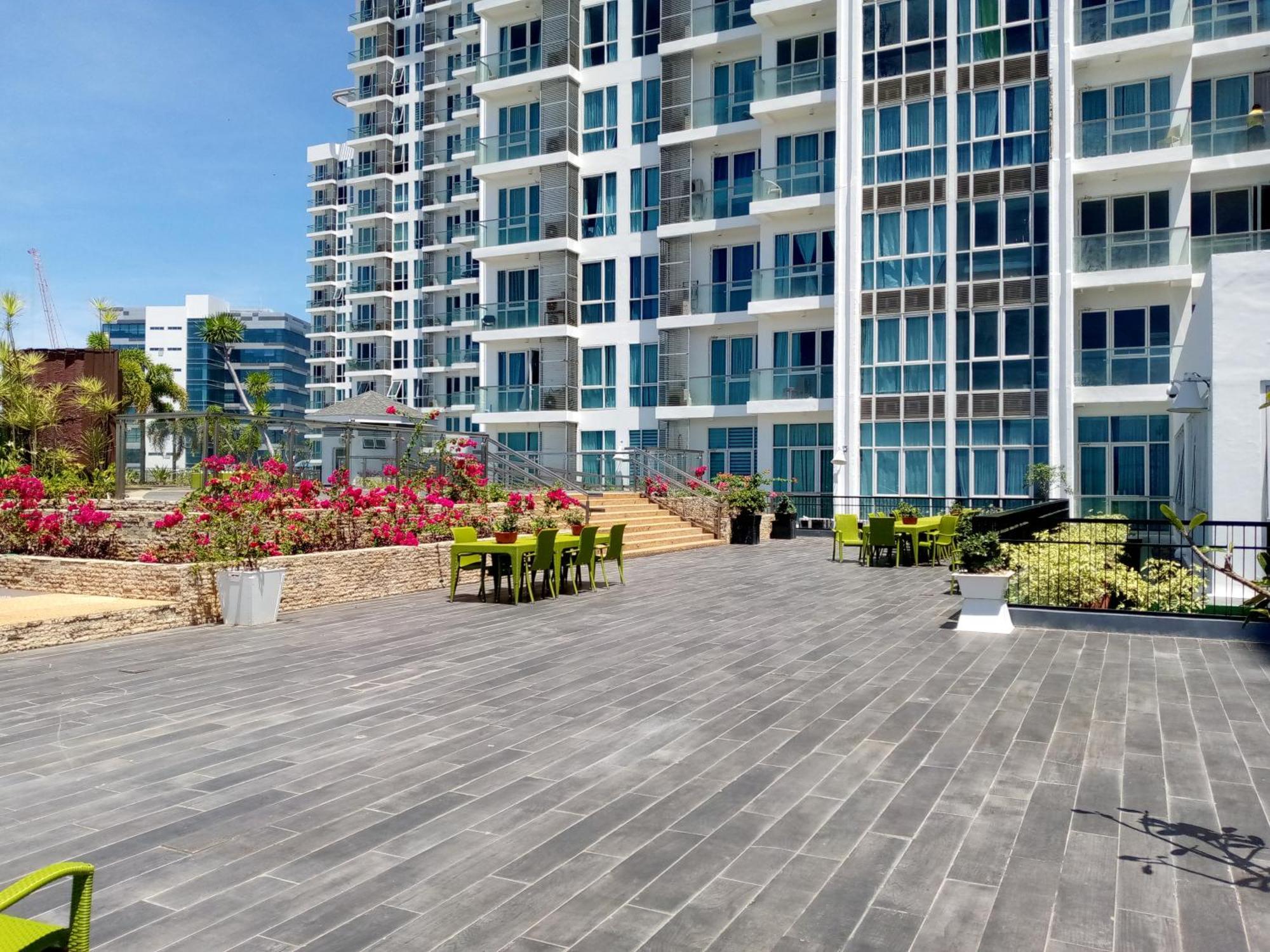 Mactan Newtown 8 Boulevard Deluxe Punta Engaño Esterno foto