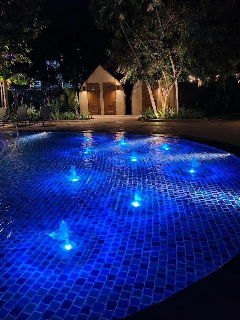 Mactan Newtown 8 Boulevard Deluxe Punta Engaño Esterno foto